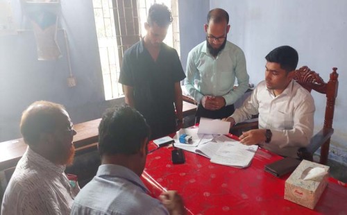 রাজশাহীর চারঘাটে স্ত্রীকে নকল দিতে গিয়ে স্বামীর কারাদণ্ড 